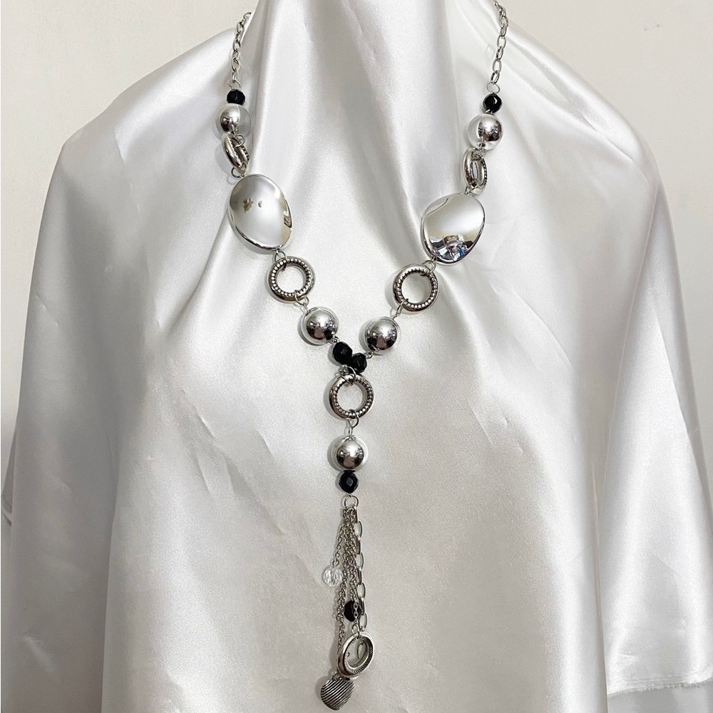 PAPARAZZI NWT mixed media medium length necklace w/ bonus earrings black.